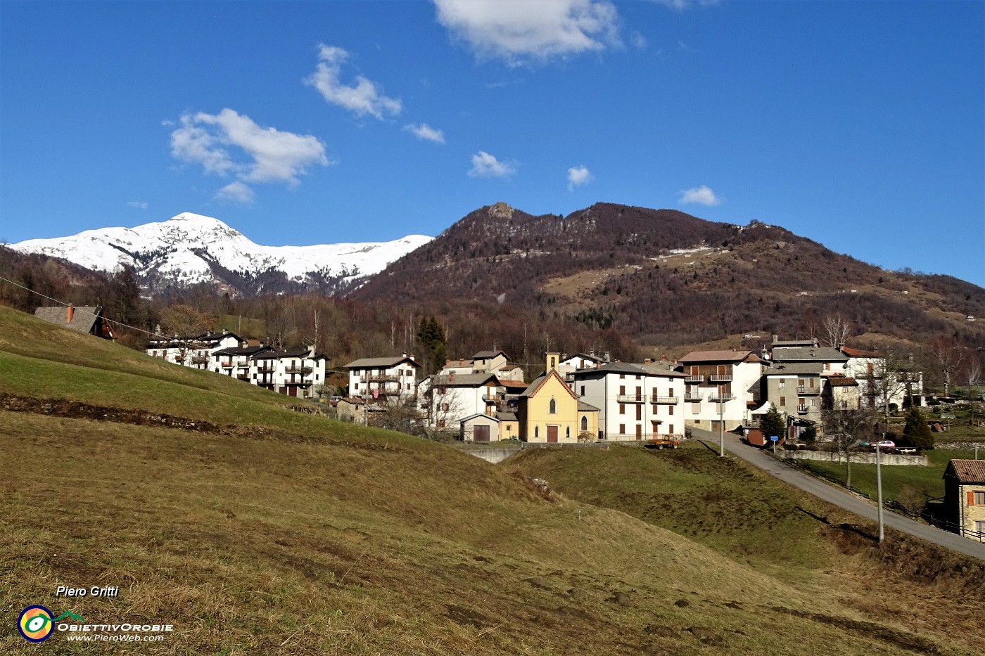 15 Reggetto di Vedeseta, punto di partenza per il Corno Zuccone.JPG